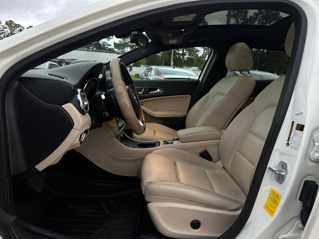 Photo 11 of this MERCEDES-BENZ GLA