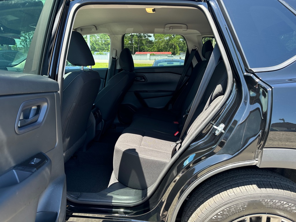 Photo 10 of this NISSAN ROGUE
