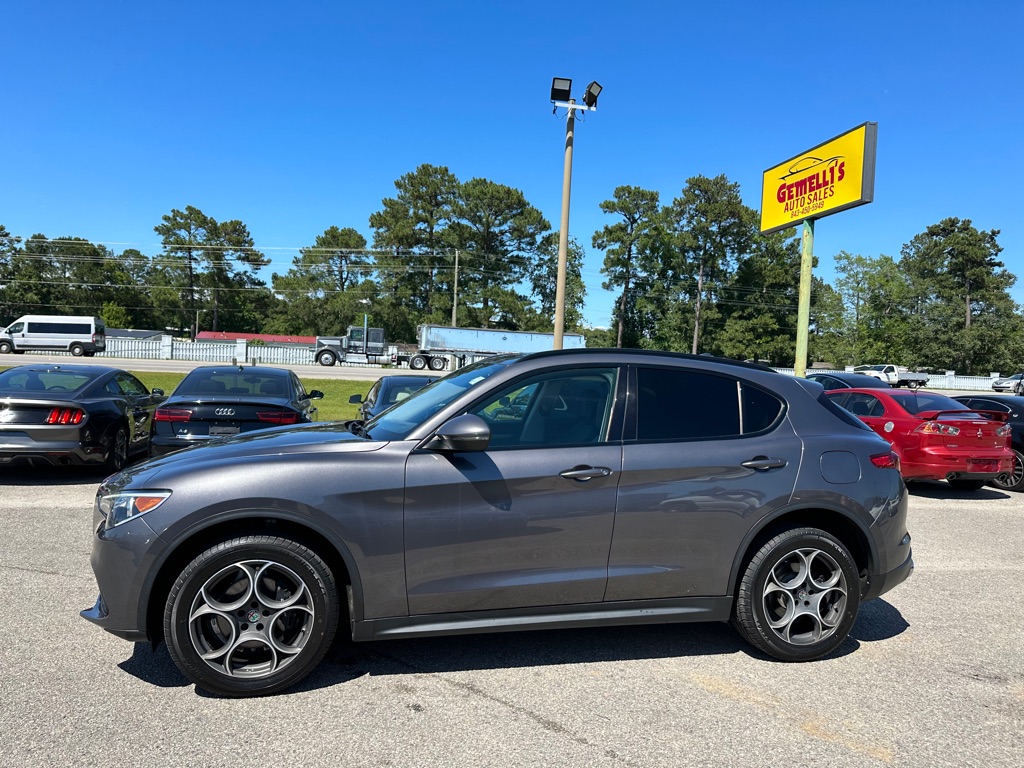 Photo 8 of this ALFA ROMEO STELVIO