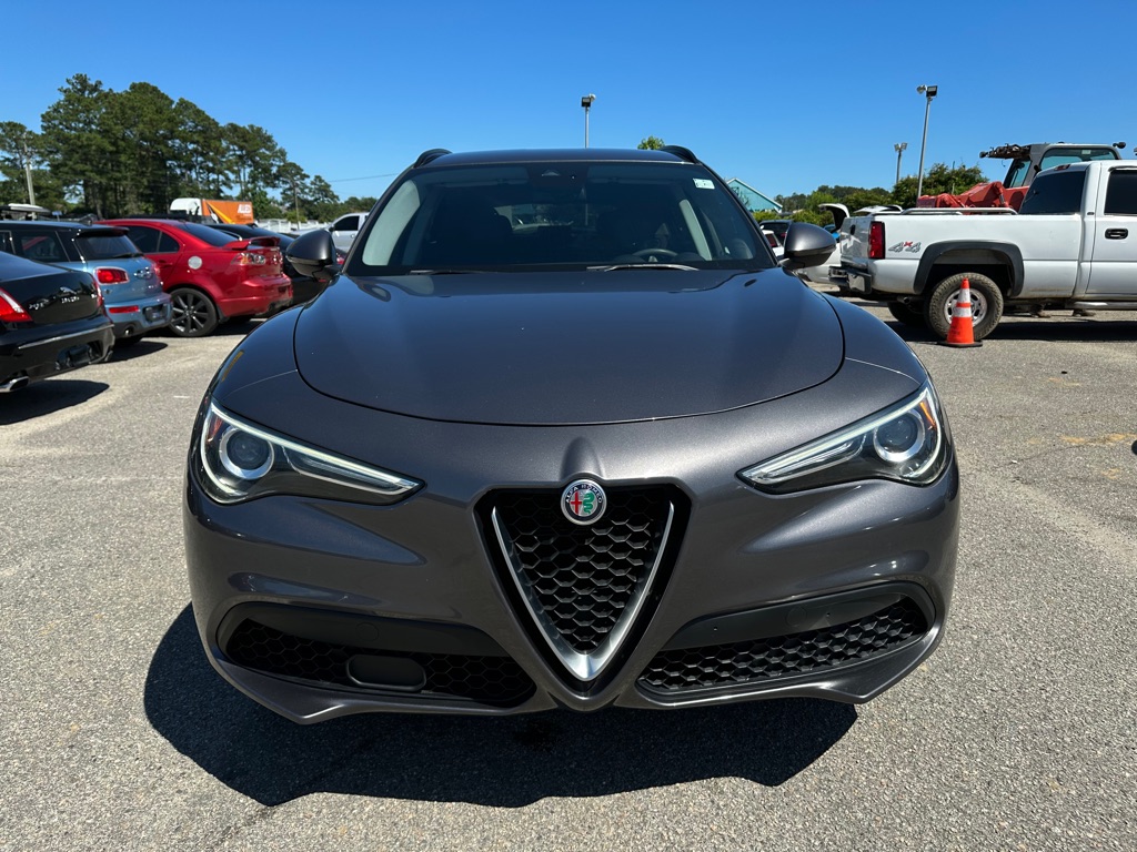 Photo 2 of this ALFA ROMEO STELVIO
