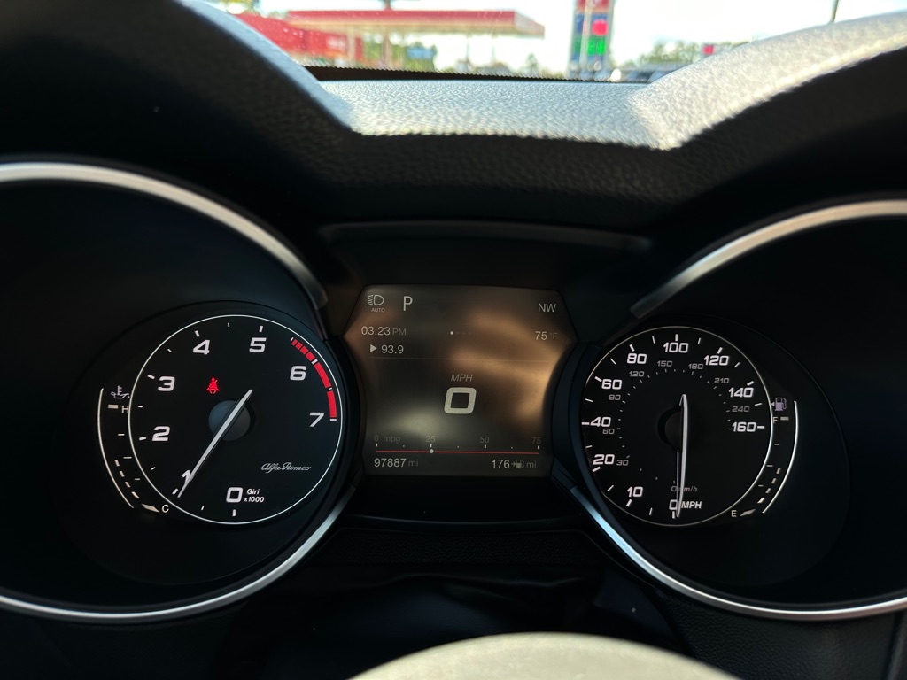Photo 15 of this ALFA ROMEO STELVIO