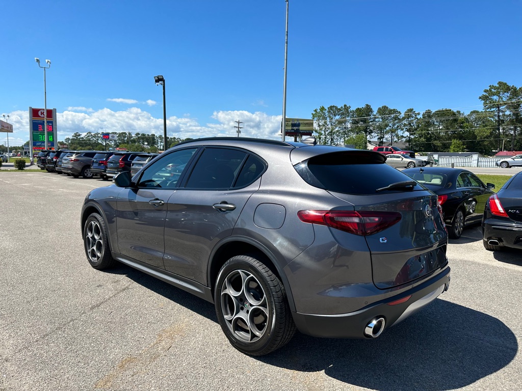 Photo 7 of this ALFA ROMEO STELVIO