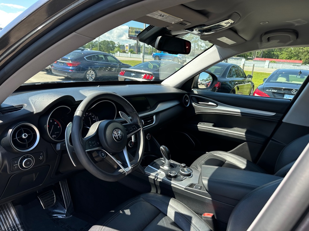 Photo 11 of this ALFA ROMEO STELVIO