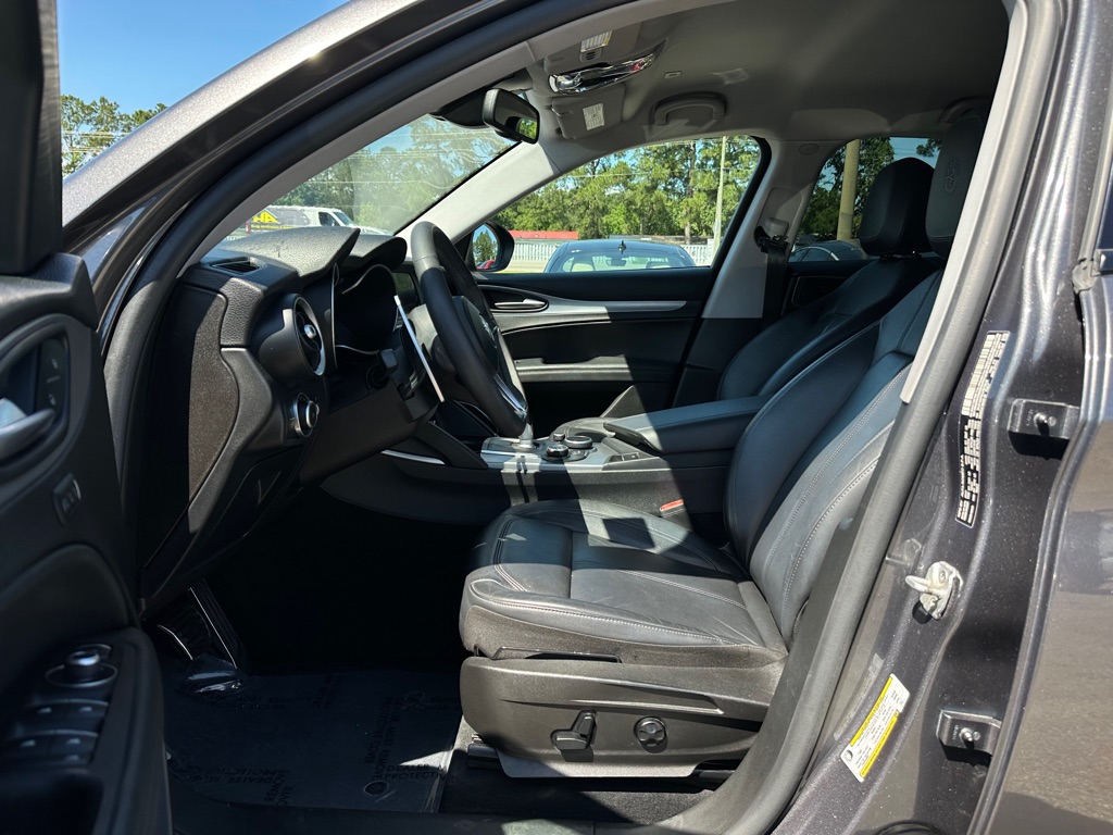 Photo 10 of this ALFA ROMEO STELVIO