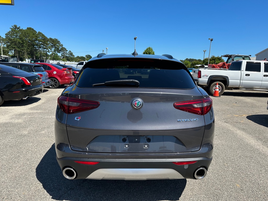 Photo 6 of this ALFA ROMEO STELVIO