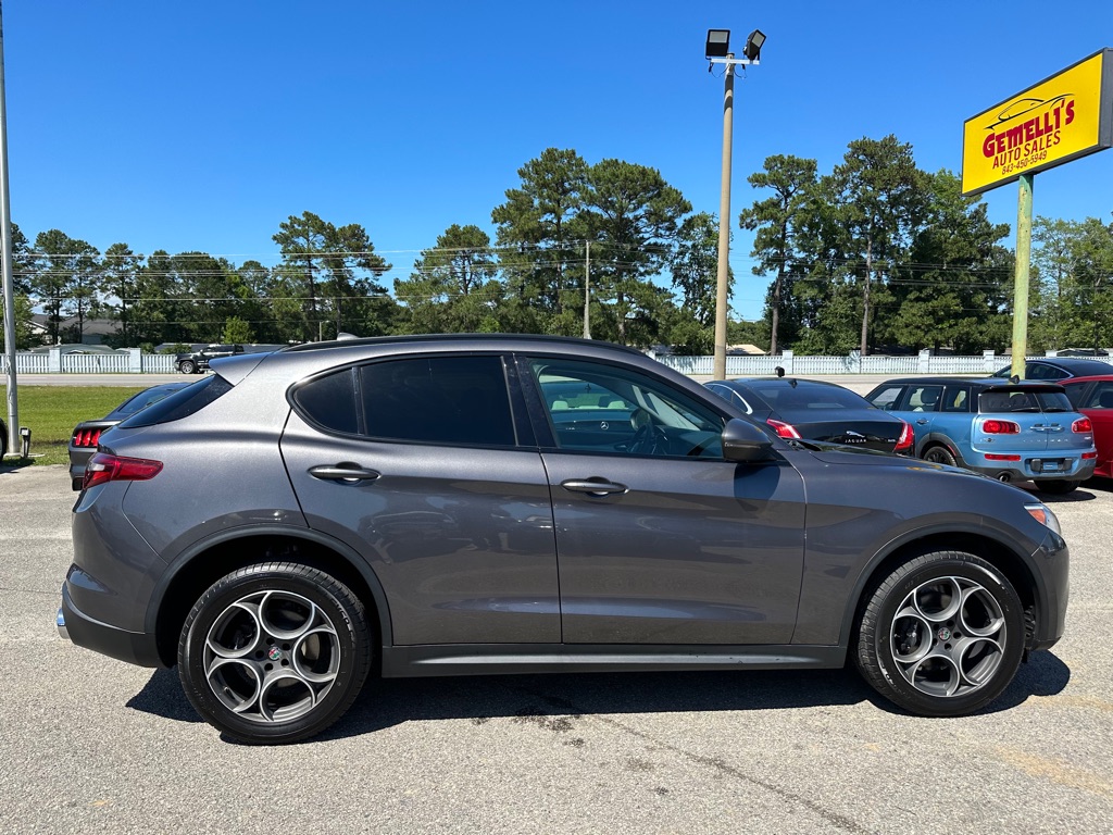 Photo 4 of this ALFA ROMEO STELVIO