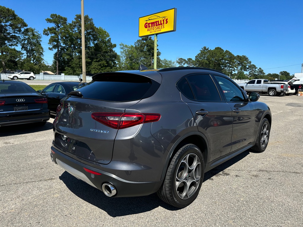 Photo 5 of this ALFA ROMEO STELVIO