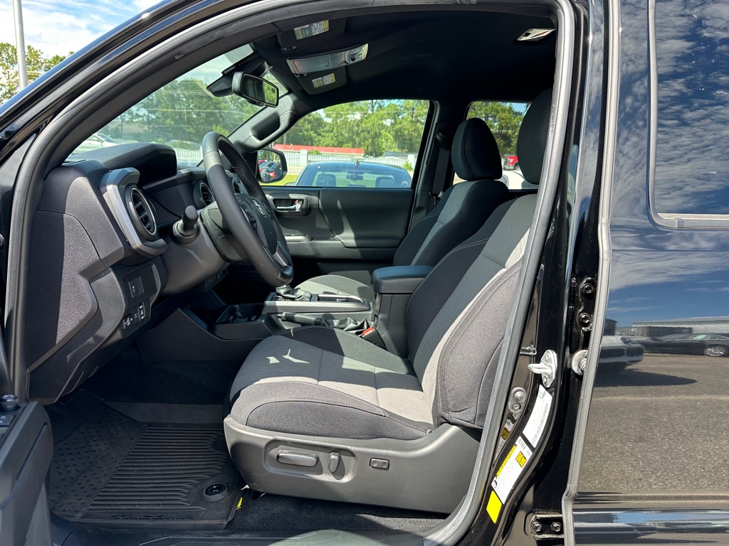 Photo 9 of this TOYOTA TACOMA