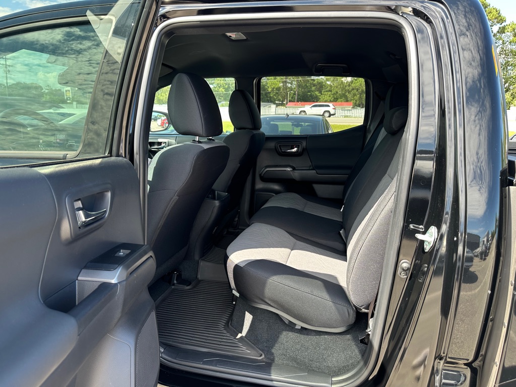 Photo 11 of this TOYOTA TACOMA