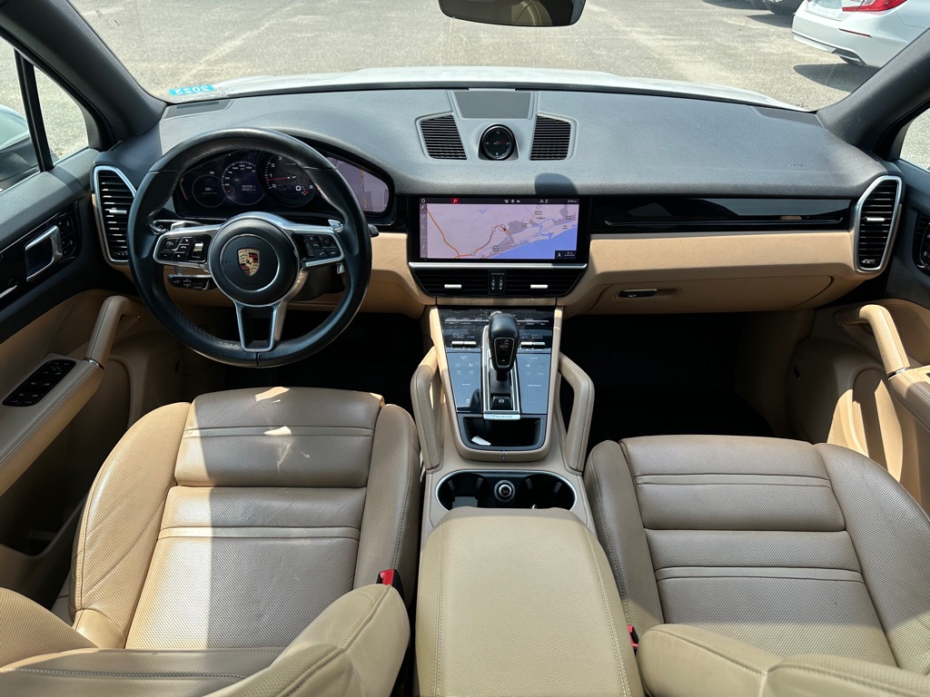 Photo 14 of this PORSCHE CAYENNE
