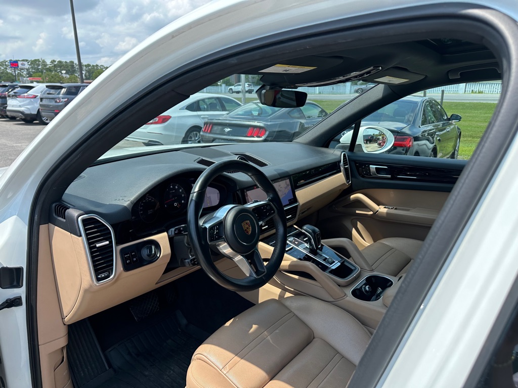 Photo 12 of this PORSCHE CAYENNE