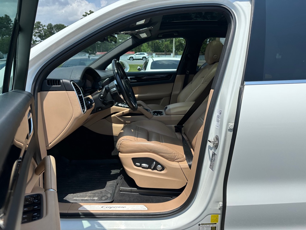 Photo 11 of this PORSCHE CAYENNE