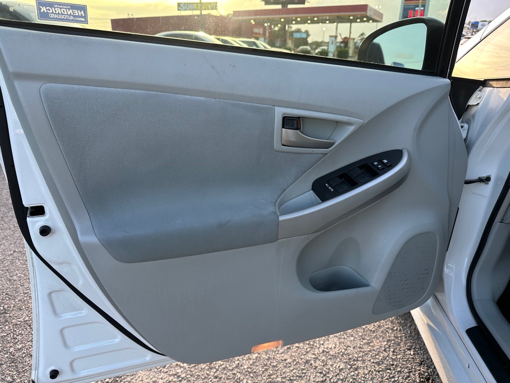 Photo 10 of this TOYOTA PRIUS