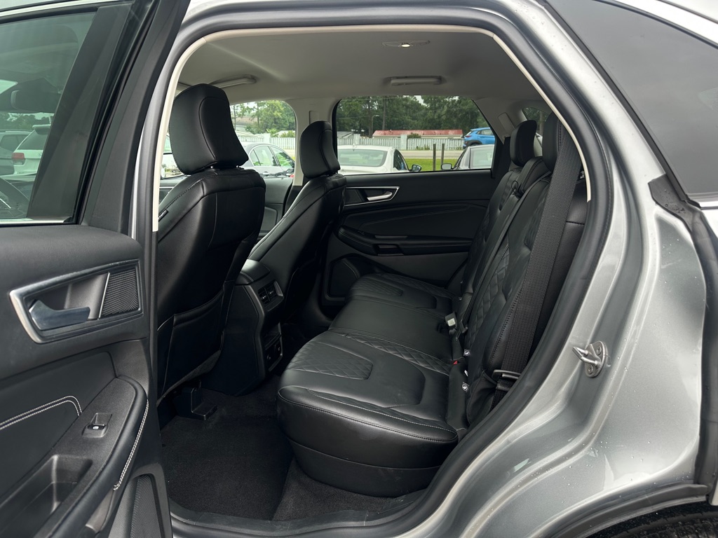 Photo 14 of this FORD EDGE