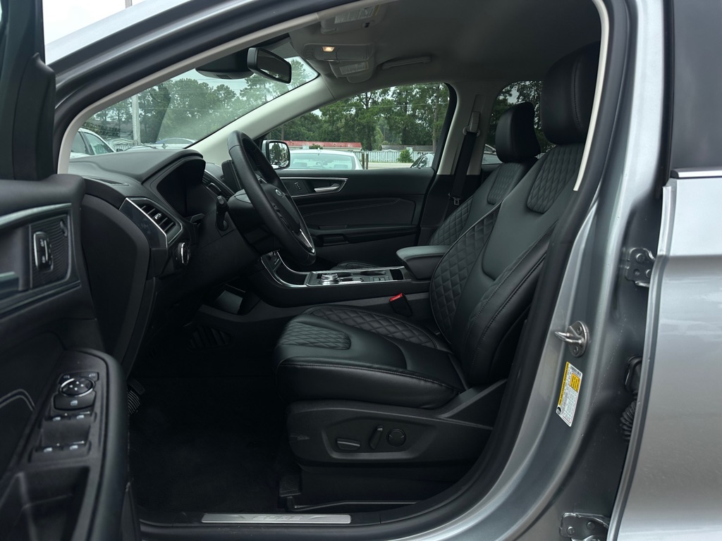 Photo 12 of this FORD EDGE