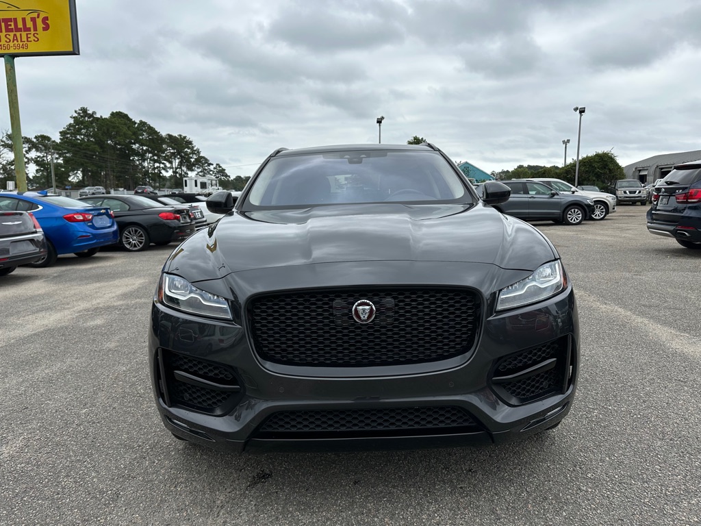 Photo 2 of this JAGUAR F-PACE