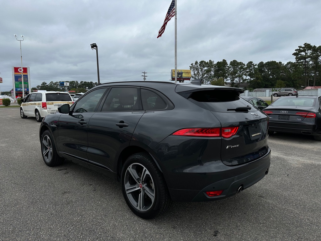 Photo 7 of this JAGUAR F-PACE