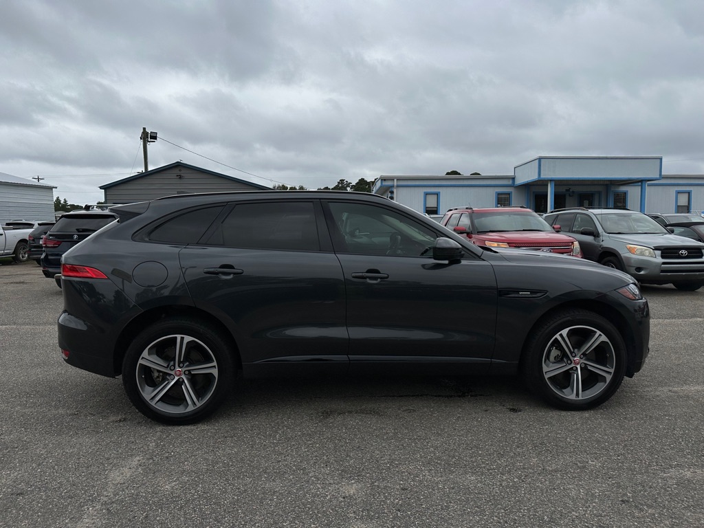 Photo 4 of this JAGUAR F-PACE