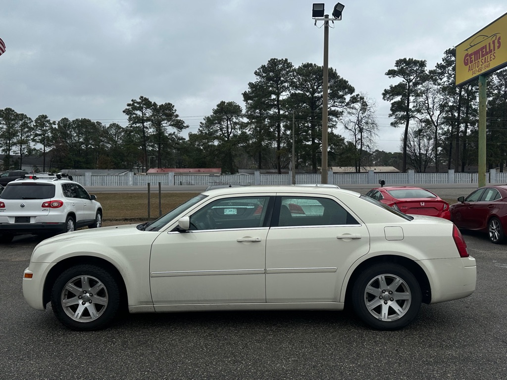 Photo 8 of this CHRYSLER 300