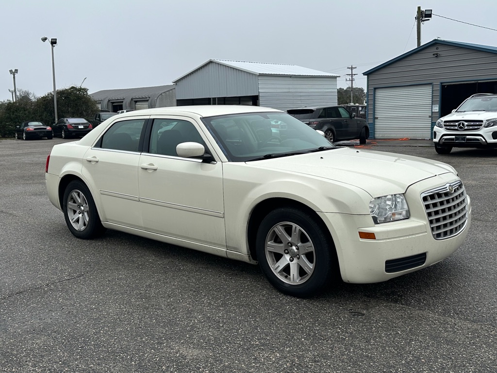 Photo 3 of this CHRYSLER 300