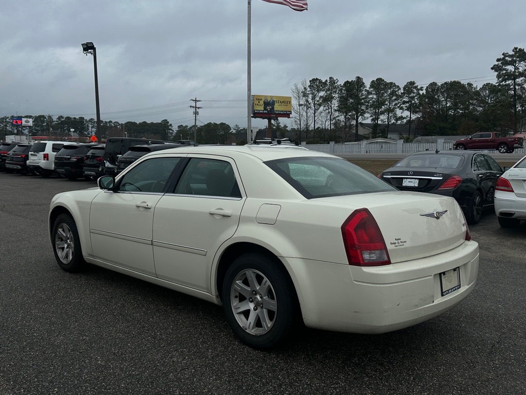 Photo 7 of this CHRYSLER 300
