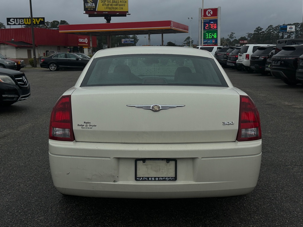 Photo 6 of this CHRYSLER 300