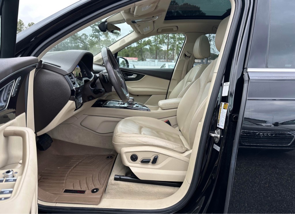 Photo 10 of this AUDI Q7