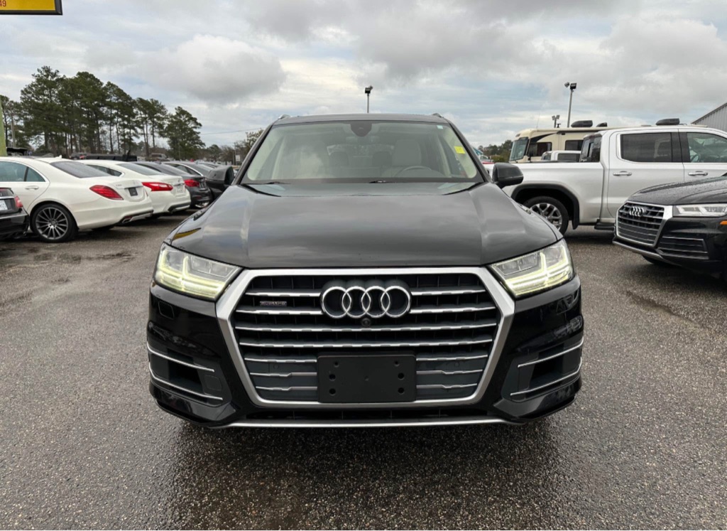 Photo 2 of this AUDI Q7