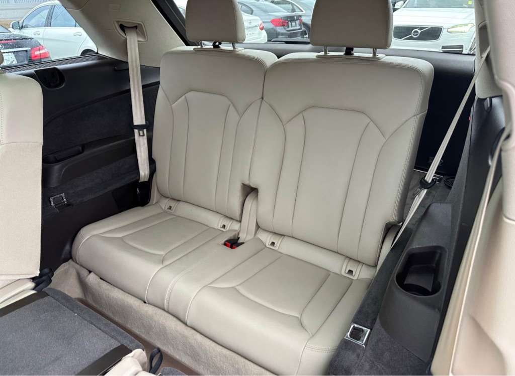Photo 13 of this AUDI Q7