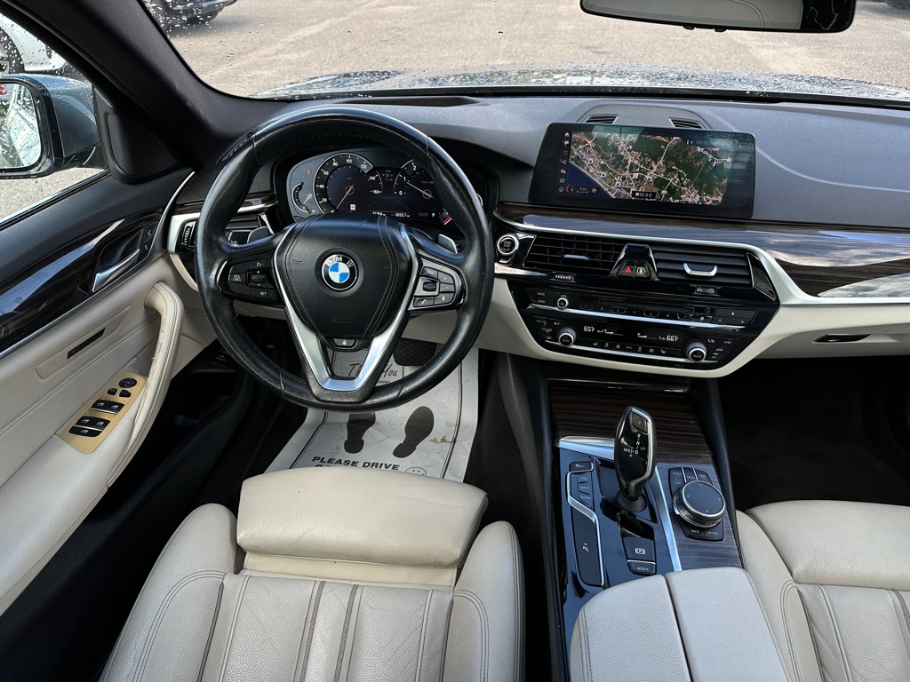 Photo 15 of this BMW 530