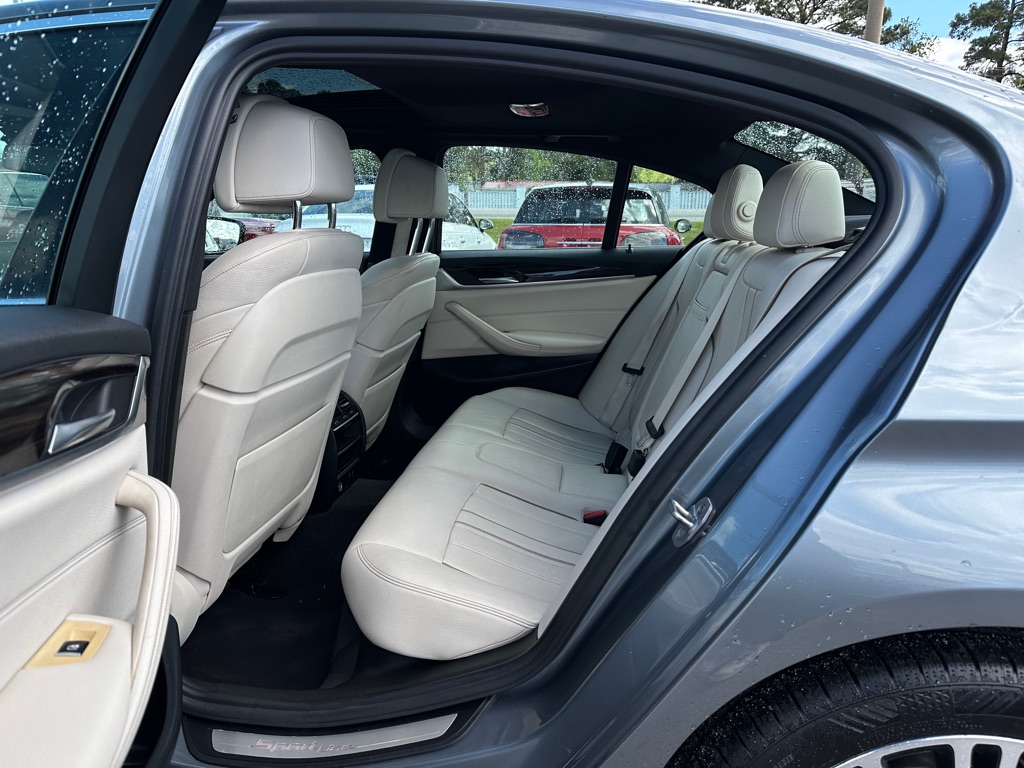 Photo 13 of this BMW 530