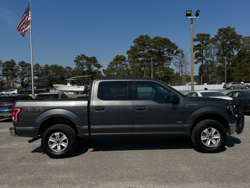 Photo 4 of this FORD F150