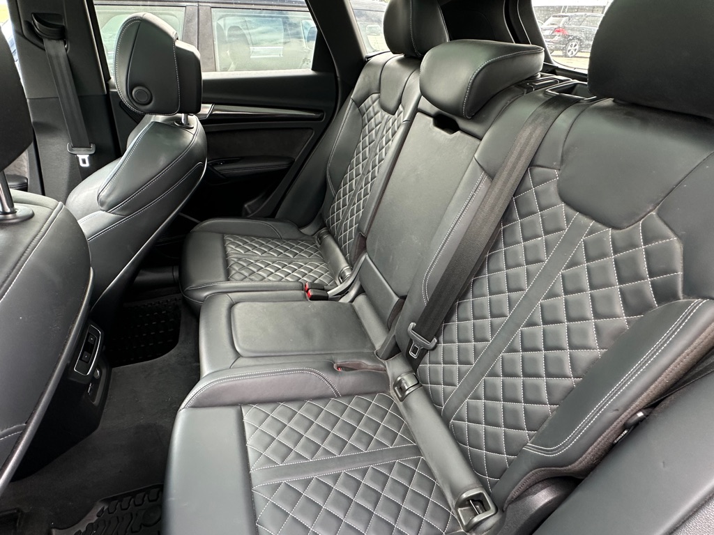 Photo 20 of this AUDI SQ5