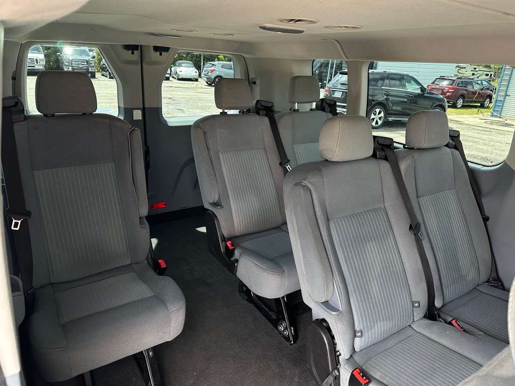 Photo 15 of this FORD TRANSIT