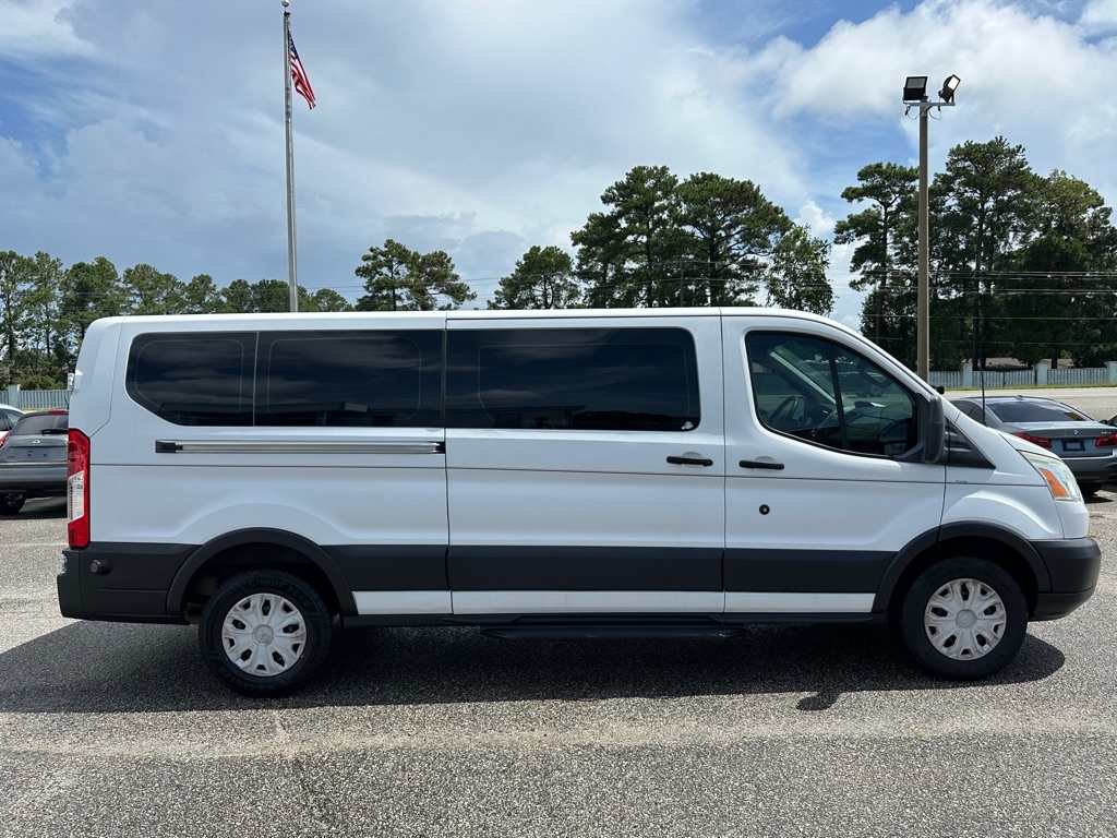 Photo 4 of this FORD TRANSIT