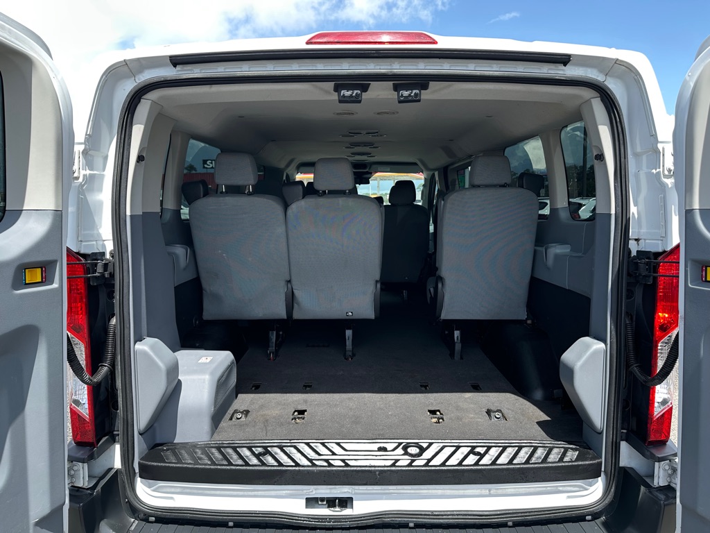 Photo 13 of this FORD TRANSIT