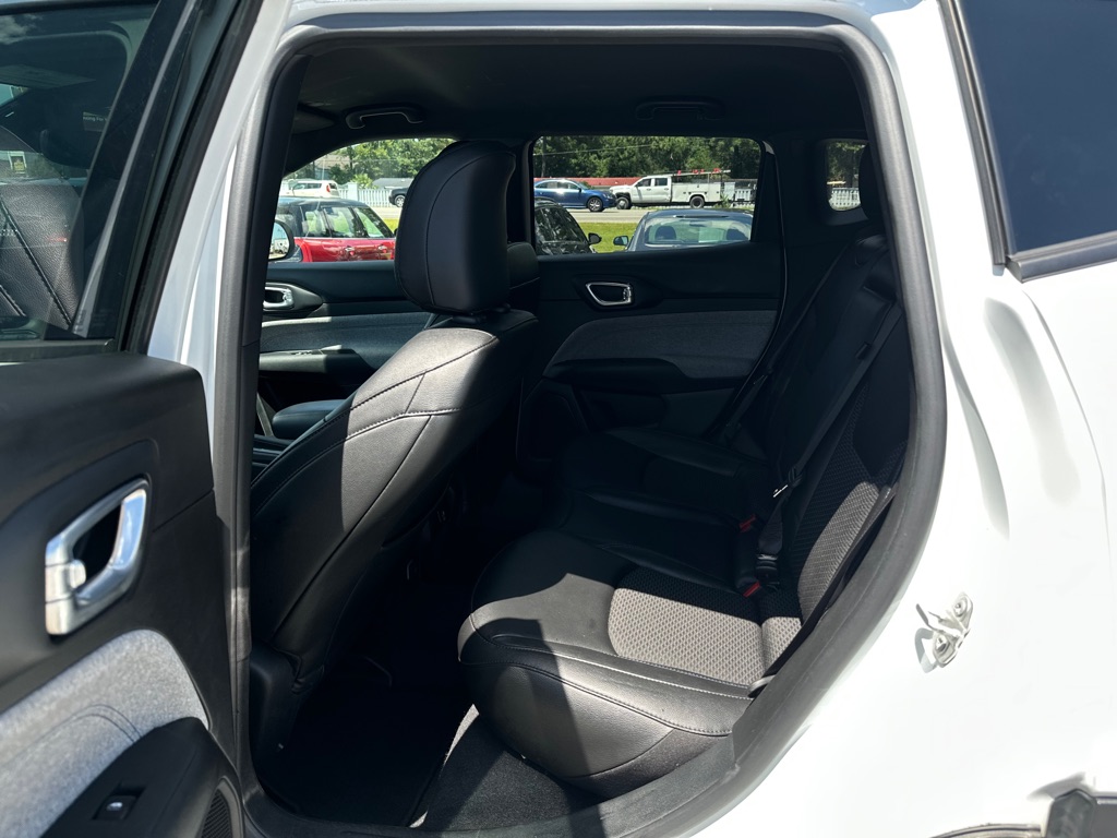 Photo 13 of this JEEP COMPASS