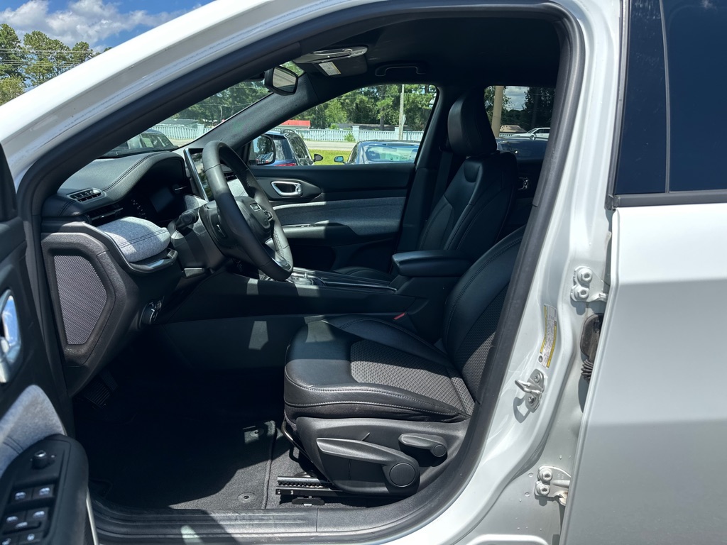 Photo 11 of this JEEP COMPASS