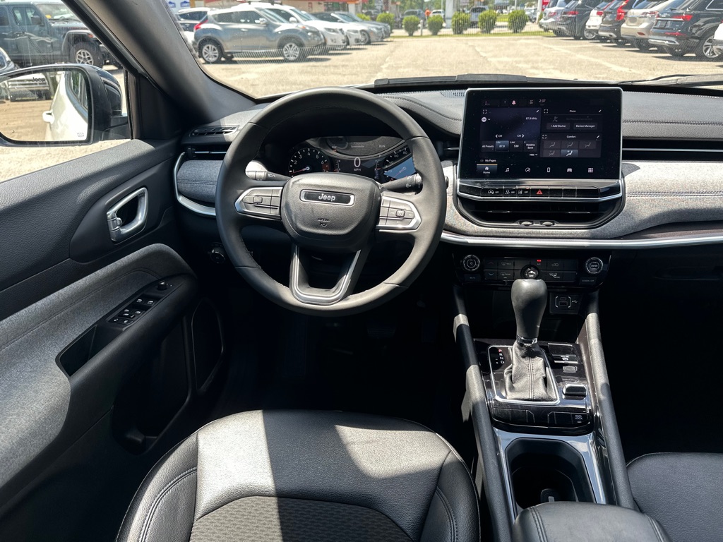 Photo 15 of this JEEP COMPASS
