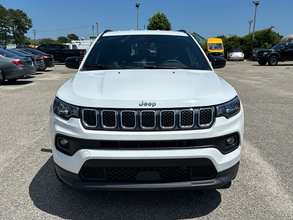 Photo 2 of this JEEP COMPASS