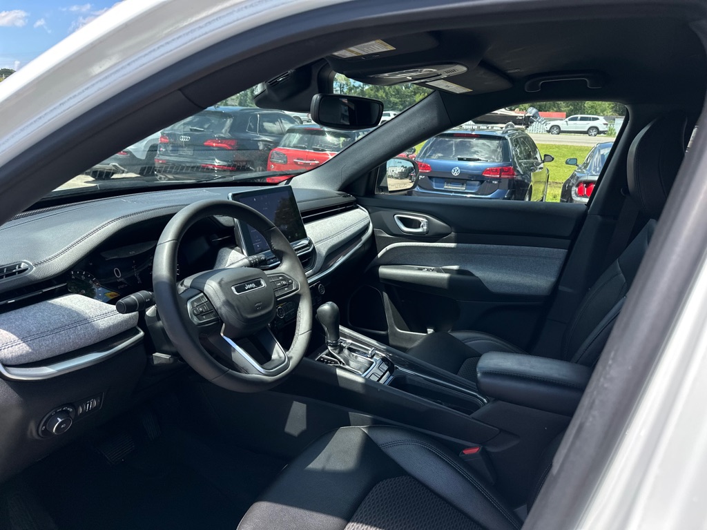 Photo 12 of this JEEP COMPASS