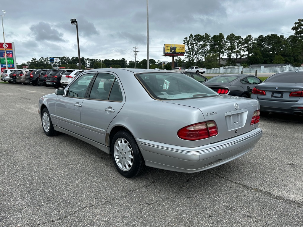 Photo 7 of this MERCEDES-BENZ E-CLASS