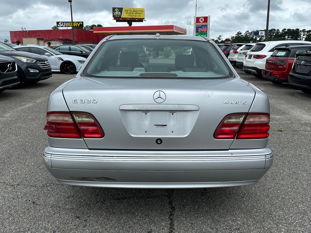 Photo 6 of this MERCEDES-BENZ E-CLASS