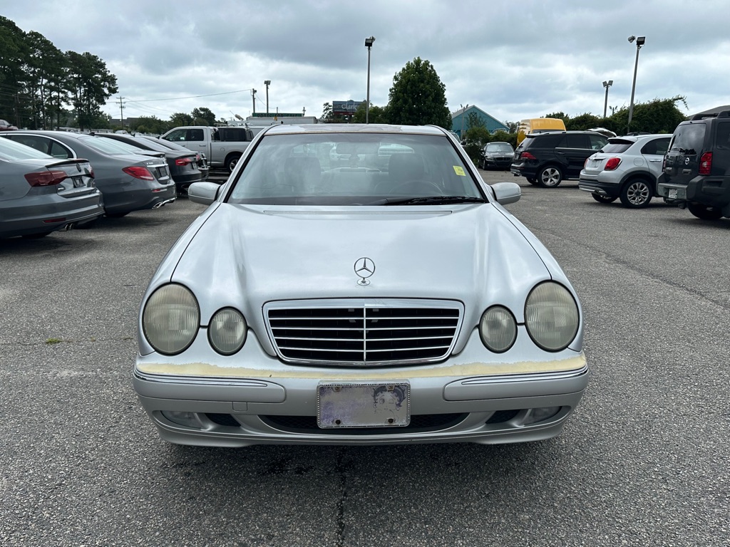 Photo 2 of this MERCEDES-BENZ E-CLASS