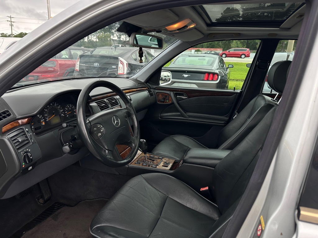 Photo 11 of this MERCEDES-BENZ E-CLASS