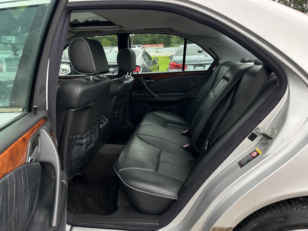 Photo 12 of this MERCEDES-BENZ E-CLASS