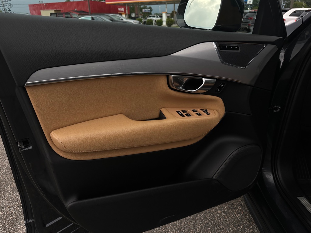 Photo 11 of this VOLVO XC90
