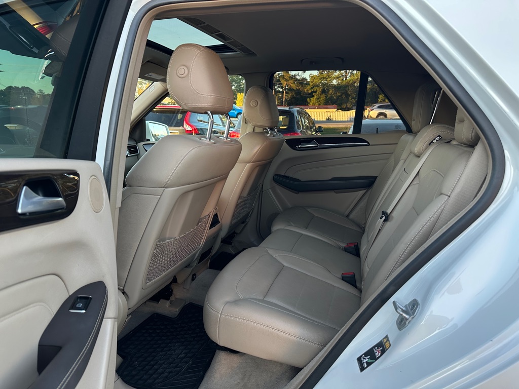 Photo 11 of this MERCEDES-BENZ ML