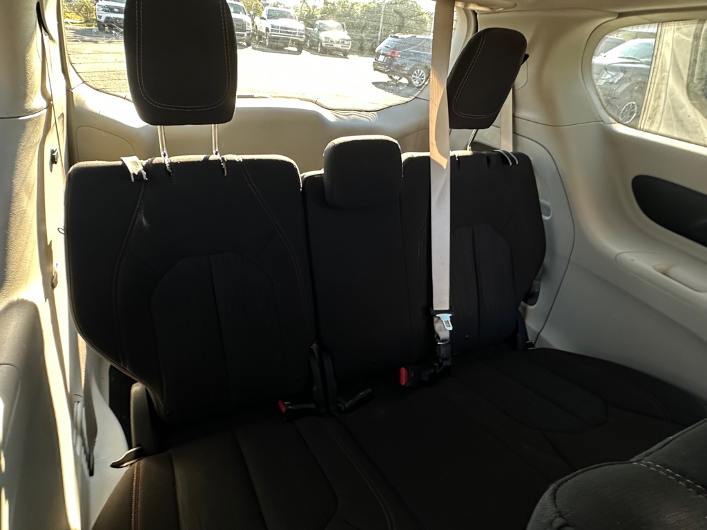 Photo 15 of this CHRYSLER PACIFICA