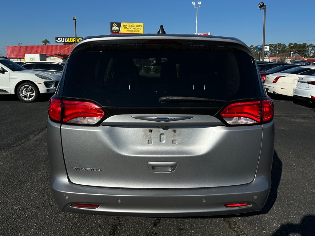 Photo 6 of this CHRYSLER PACIFICA